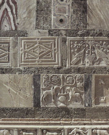 Скульптурные украшения стен Дворца Дожей, смежных с собором Сан-Марко, и скульптура «Тетрархи»