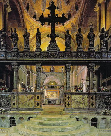 Пресбитерий с иконостасом и главным алтарём собора Сан-Марко