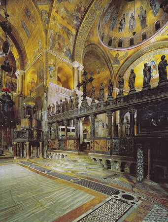 Вид на иконостас и кафедры со стороны южного трансепта собора Сан-Марко