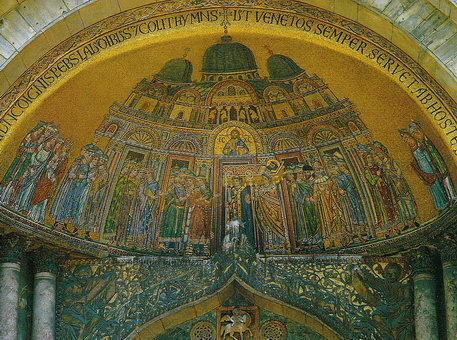 «Перенесение тела Святого Марка в собор», мозаика 1265 г. на люнете портала Сант-Алипио