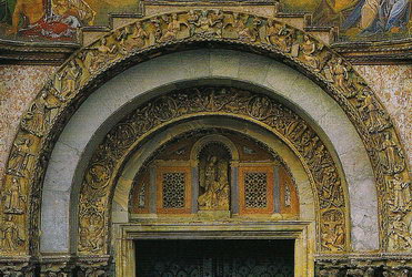 Бронзовые рельефные украшения арок центрального портала собора Сан-Марко