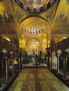 Интерьер главного нефа собора Святого Марка в Венеции