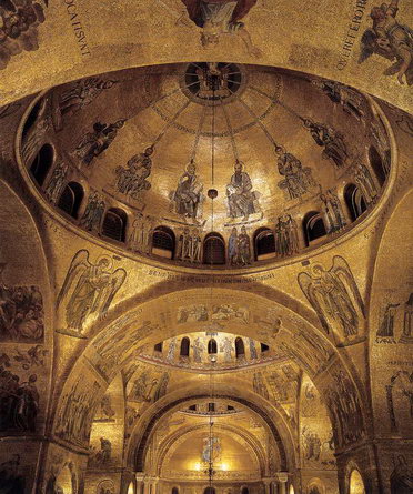 Мозаичные своды стен и купола главного нефа собора Святого Марка в Венеции