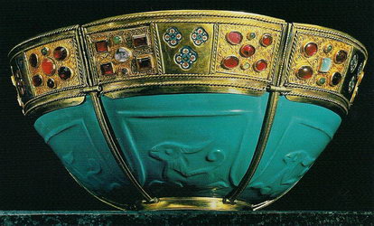 Чаша из бирюзового стекла, Иран-Ирак, IX-X в., Сокровищница собора Сан-Марко