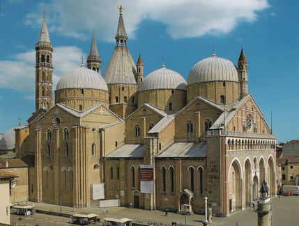 Здание собора Святого Антония в Падуе