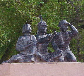 Памятник «Три маленьких богатыря»
