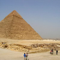 Пирамиды и туристы
