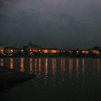 Ночной пейзаж на Влтаву и набережную Сметаны с острова Кампа