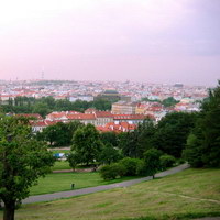 Вид на предзакатную Прагу с Петржина
