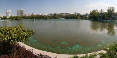 Озеро в парке Генчлик в Анкаре