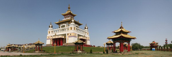 Панорама буддийского комплекса-хурул Золотая обитель Будды Шакьямуни
