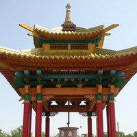 Пагода с барабаном-кюрде в храме Золотая обитель Будды Шакьямуни