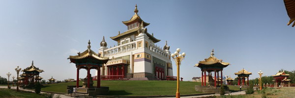Панорама буддийского храма-хурул Золотая обитель Будды Шакьямуни