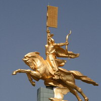 Монумент Золотой Всадник в Элисте
