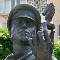 Памятник Остапу Бендеру в Элисте