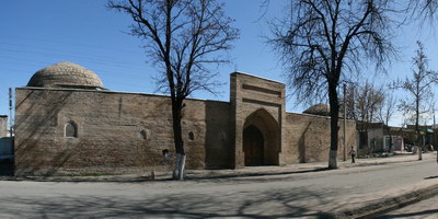 Улица Буюк Ипак Йули (Великий Шелковый путь) в городе Шахрисабз