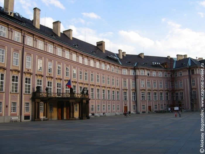 Второй двор Пражского Града - Президентский дворец