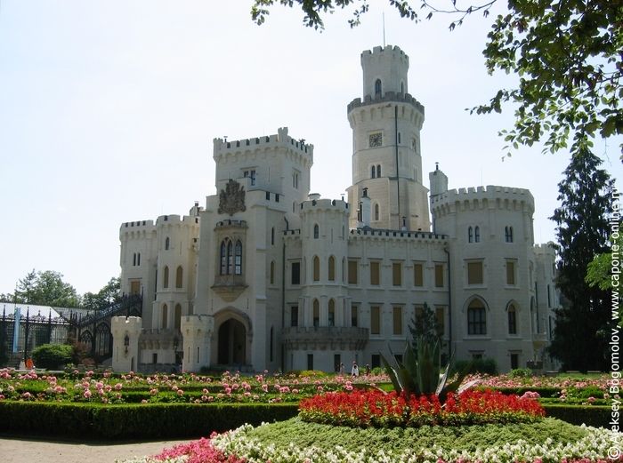 Замок Глубока - вид из парка