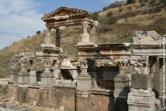 Фонтан Траяна в Эфесе