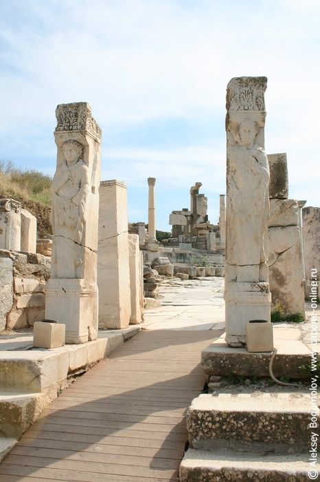 Ворота Геракла в Эфесе