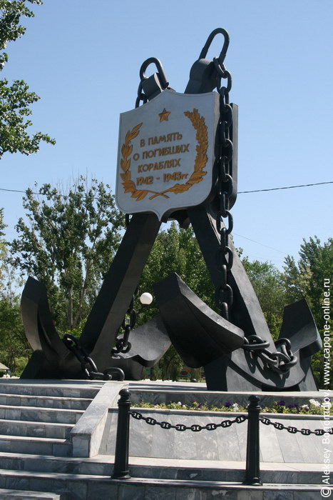 Памятник погибшим кораблям в Астрахани