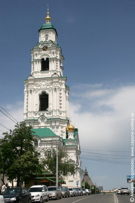Пречистенские ворота и колокольня Астраханского Кремля в Астрахани