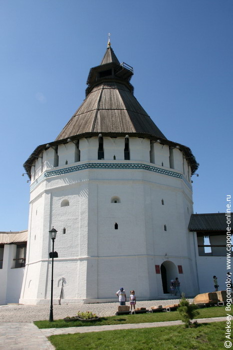 Башня Красные ворота Астраханского Кремля в Астрахани